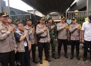 Patroli TPS, Wakapolda Metro Jaya dan Kapolres Jakarta Barat Pastikan Pemungutan Suara Tetap Berjalan Lancar Meski Terkendala Cuaca