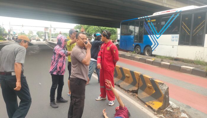 Diduga Masalah Keluarga, Seorang Wanita Lompat Dari Atas Fly Over Cengkareng