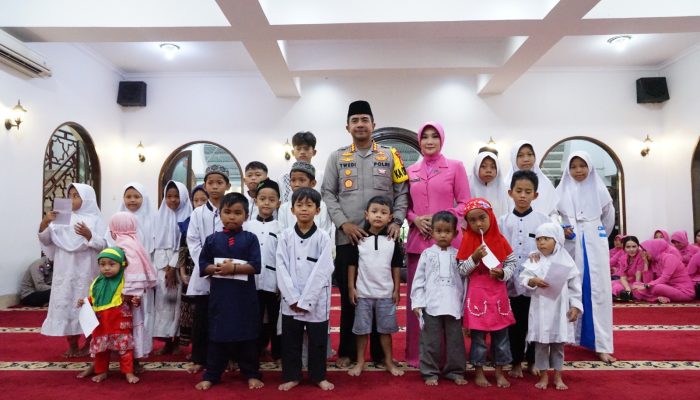 Kapolres Metro Bekasi Gandeng Forkopimda Buka Puasa Bersama dan Santunan untuk Anak Yatim dan Dhuafa