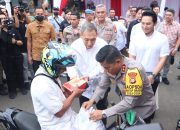 Polda Metro Jaya Salurkan Drive Thru Baksos Ramadhan Presisi