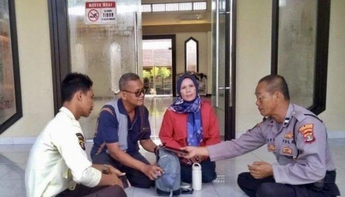 Buah Polisi Berhati Mulia, Aiptu Supriyanto yang Kembalikan Tas Berisi Uang Rp100 Juta Mendapat Beasiswa Sekolah Perwira