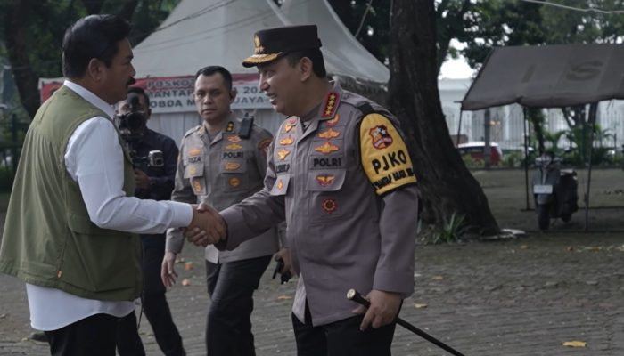 Kapolri Bareng Menko Polhukam Tinjau Kesiapan Arus Mudik di Merak