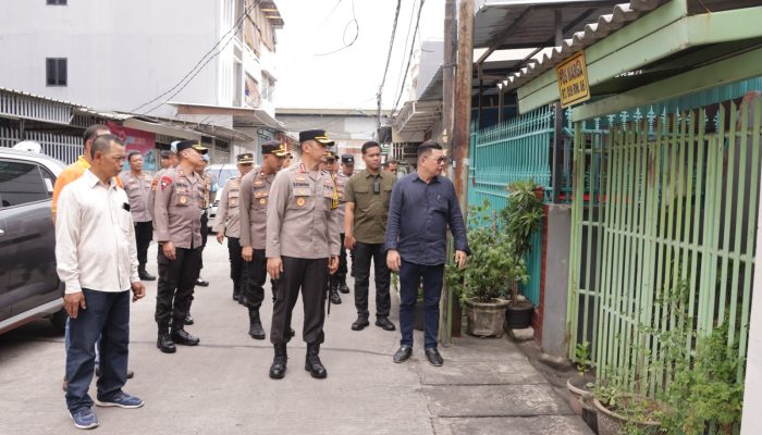 Kapolres dan Wakapolres Metro Jakarta Barat Tinjau Pos Pengamanan Libur Lebaran dan Patroli Rumah Kosong