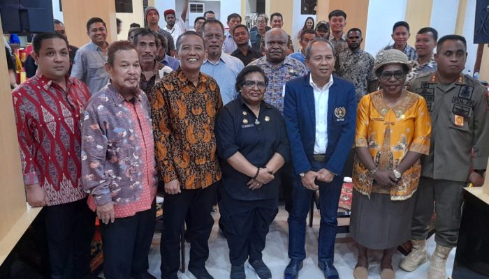 PJ Gubernur Ribka Haluk Buka UKW Perdana Papua Tengah