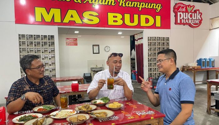 Food Vlogger Bang Gondrong – Ketua PWI Jakbar Review Resto Bebek Cabang Joglo