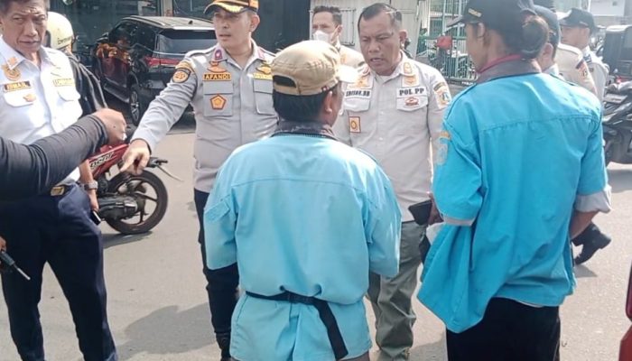 Menyikapi Parkir Liar Meresahkan,  Petugas Gabungan Tertibkan Jukir Liar di Sejumlah Titik Jakarta Barat