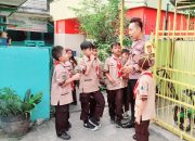 Bhabinkamtibmas Srengseng Ajak Pelajar SDN 06 Hindari Tawuran dan Bullying, Aktif dalam Kegiatan Positif