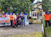 PMI dan BPBD Melawi Respon Cepat Serahkan Bantuan Kemanusiaan untuk Warga Bencana Banjir 3 Desa di Kecamatan Pinoh Selatan