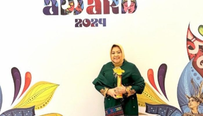 Prof Anna Mariana Meraih Penghargaan Nusantara Award 2024 Untuk Kategori Penggerak UMKM dan Ekonomi Kreatif