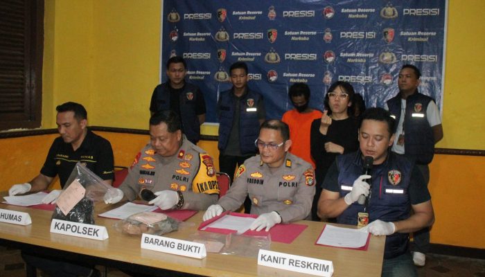 Polisi Ciduk Dua Pemuda Yang Tipu Penjual Fried Chicken di Jakarta Barat