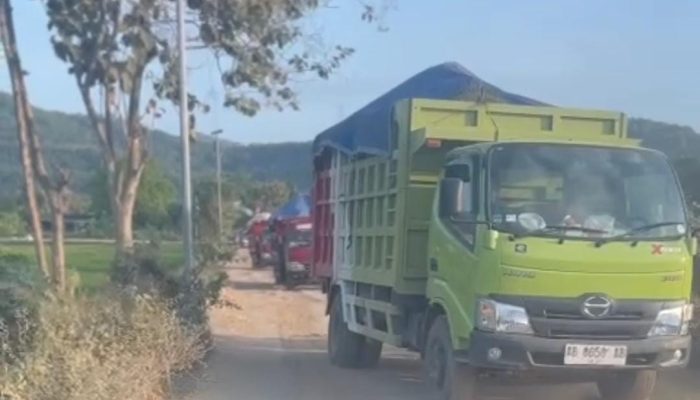 Jalan Rusak Gegara Truk Tambang, Warga Ngandong Desak Kades Lakukan Mediasi