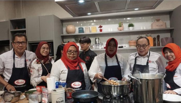 Sejumlah Relawan PMI Jakarta Barat Mengikuti Pelatihan Masak