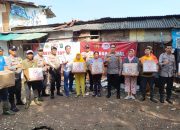 Bakti Sosial Polri, Polsek Kebon Jeruk Distribusikan 75 Paket Sembako di Kelapa Dua