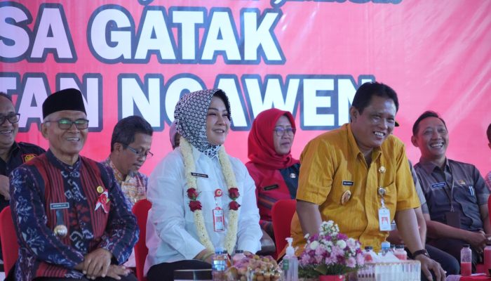 Sambang Warga, Bupati Resmikan Kios di Rest Area Desa Gatak