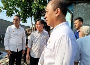 Pj Gubernur DKI dan Gibran Tinjau Pengerukan Lumpur Kali Semongol di Tegal Alur Jakbar