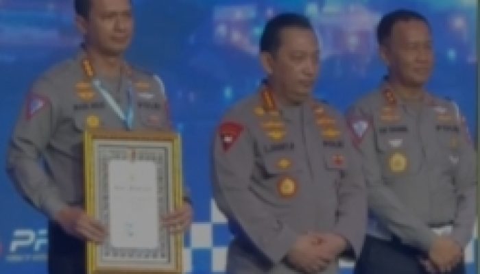 Kapolri Beri Penghargaan Kepada Dirlantas Polda Sulawesi Selatan, Kombes Pol I Made Agus Prasatya Atas Kinerjanya