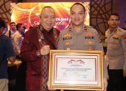 Polsek Kembangan Terima Penghargaan dari Kompolnas Awards 2024 Berkat Inovasi “Polisi Mengajar”