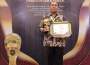 Walikota Jakbar Terima Penghargaan UHC Awards dari Wapres RI