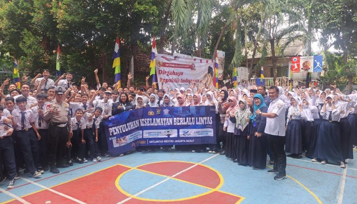 Siswa SMPN 130 Jakarta Barat Diedukasi Satlantas Jakarta Barat Tentang Keselamatan Berlalu Lintas, Bullying dan Anti-Narkoba