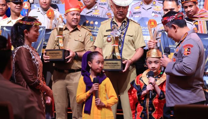 Kapolri dan Ketua Bhayangkari Sapa 2 Anak Pemenang Lomba Setapak Perubahan