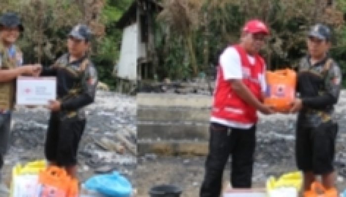 Bentuk Perhatian Pemkab Melawi Melalui BPBD dan PMI Salurkan Bantuan Korban Kebakaran  Desa Nanga Potai 