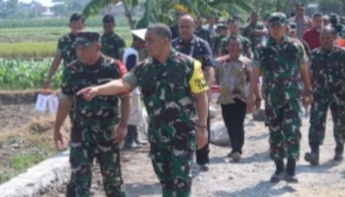 Waaster Panglima TNI Kunjungi TMMD Reg 121 di Desa Tambong Wetan Klaten