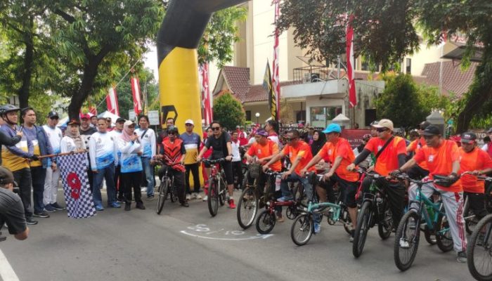 Komunitas Bersepeda dan Satuan Pendidikan Kecamatan Pesanggrahan Ikuti Gowes Pesanggrahan 2024