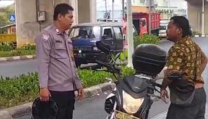 Kapolri Beri Penghargaan  Bhabinkamtibmas Aiptu Agus Sekolah PAG, Aksi Heroiknya Amankan Pria Bersajam