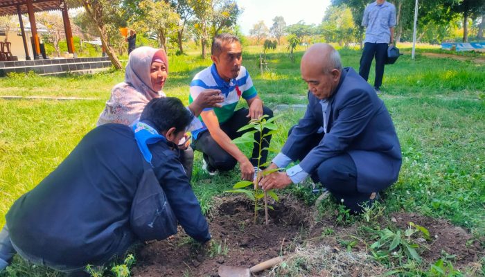 Tanam 300 Pohon, Wujud Kontribusi Mahasiswa Unwidha Klaten Terhadap Alam