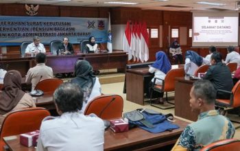 Sekko Jakbar Serahkan SK Pensiun Kepada 19 ASN