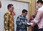 Ketua Umum PWI Pusat, Hendry Ch Bangun Terima Penghargaan dari Kemenpora