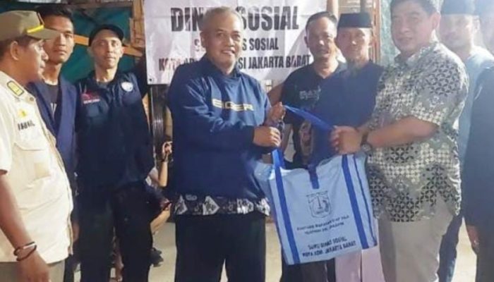 Sudis Sosial Jakbar Distribusikan Bantuan ke Korban Kebakaran di Utan Jati Kalideres