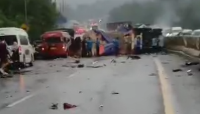 Kecelakaan Beruntun di KM 92 Ruas Tol Cipularang Arah Jakarta 1 Meninggal 4 Luka Berat dan 23 Luka ringan