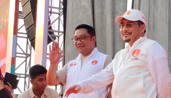 RK-Suswono Nyanyi Bareng Dewa 19 pada Kampanye Akbar Satuin Jakarta