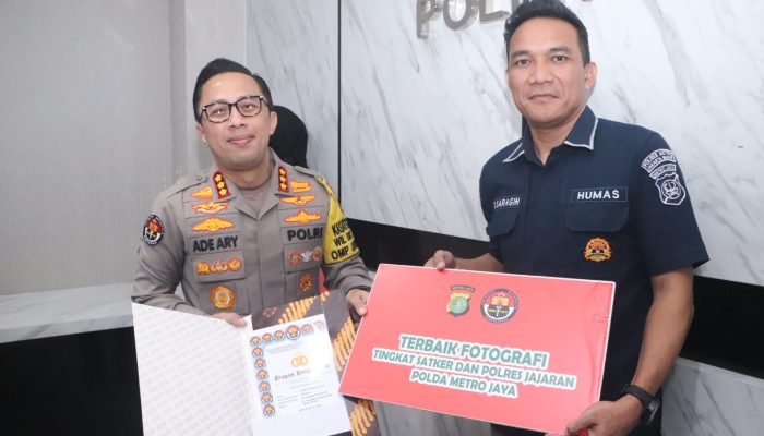 Humas Polres Metro Jakarta Barat Diganjar Penghargaan atas Karya Fotografi Inspiratif