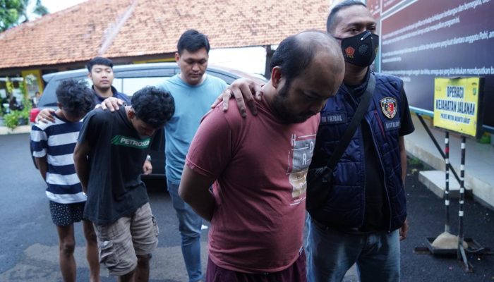 Polsek Palmerah Tangkap 3 Polisi Gadungan Beraksi 30 Kali Modus Tuduh Korban Pemakai Narkoba