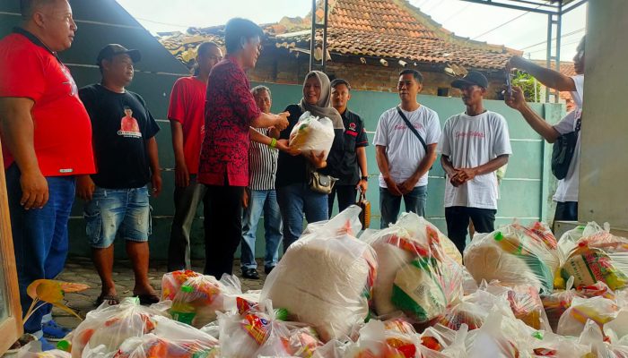 Legislator DPR RI Komisi XI, Didik Haryadi Salurkan Bantuan Korban Puting Beliung di Desa Tambong Wetan