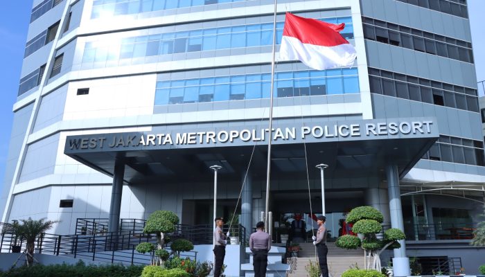 Polres Metro Jakbar Gelar Upacara Bendera Peringati Hari Ibu bertema Perempuan Menyapa, Perempuan  Berdaya