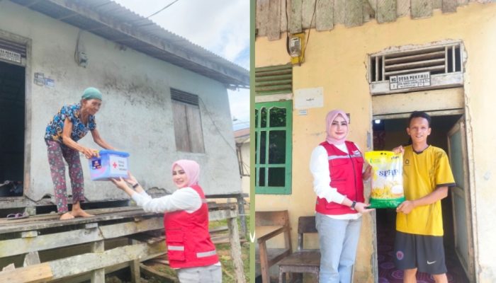 PMI dan BPBD bersama TP PKK Kabupaten Melawi Salurkan Bantuan Bencana Banjir di Desa Sasak Pakawai