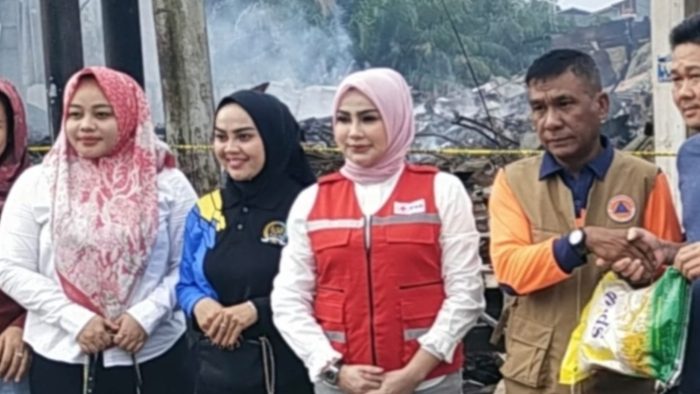 Tanggap Cepat PI DPRD bersama BPBD Melawi Salurkan Bantuan Bencana Banjir di Desa Sasak Pakawai