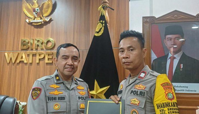 Penghargaan Kapolri untuk Aiptu Agus Riyanto: Dedikasi Luar Biasa dalam Meningkatkan Pendidikan di Kampung Sawah Balong