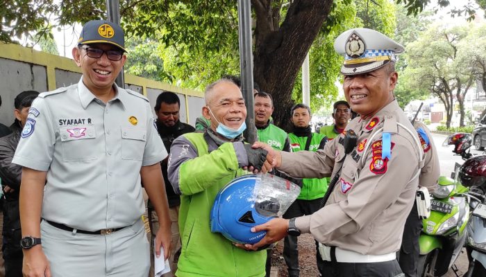 Satlantas Polres Metro Jakarta Barat Ajak Driver Online dan Mikrotrans Jadi Pelopor Keselamatan Lalu Lintas