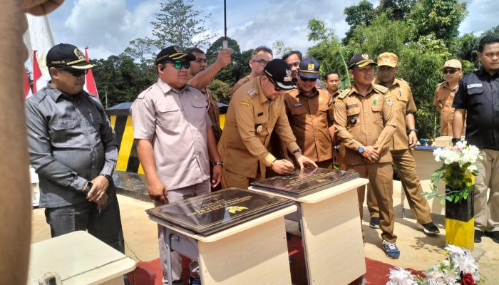 18 Tahun Penantian, Bupati Melawi Dadi Sunarya Usfa Yursa Resmikan Jembatan Rangka Baja Sungai Pinoh 2 di Kota Baru