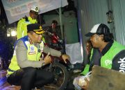 Polrestabes Semarang Tingkatkan Keamanan dengan Patroli Pemukiman dan Bagikan Sahur di Bulan Ramadan