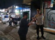 Tebar Kebaikan di Bulan Ramadhan, Sambil Pantau Keamanan Polsek Kembangan Bagikan Makanan Sahur 