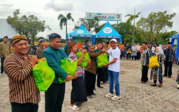 Desa Terkaya di Klaten Bagikan Paket Sembako senilai Rp200 ribu setiap KK