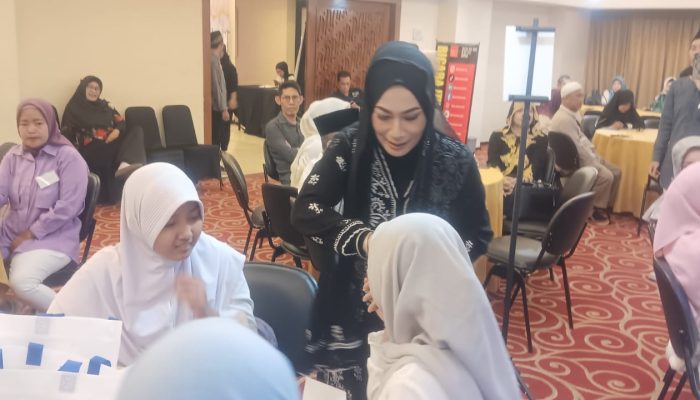 Hadiri Buka Puasa dan Berbagi Tali Kasih, Inggit Wulan Hibur Anak Yatim dengan 3 Lagu