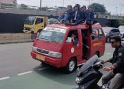 Aksi Orasi Mahasiswa Trisakti di Plaza Trisakti Berlanjut Demo Di DPR 