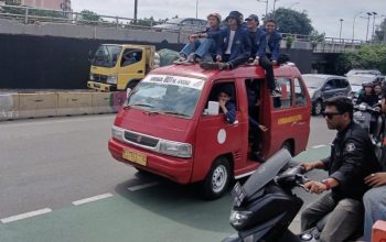 Aksi Orasi Mahasiswa Trisakti di Plaza Trisakti Berlanjut Demo Di DPR 