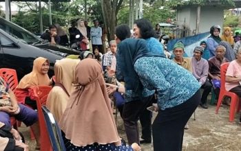 TP-PKK Kabupaten Melawi Berbagi Sembako untuk Lansia di Hari ke-25 Ramadhan